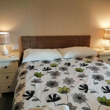 Llanbister Lion Hotel חדר תמונה