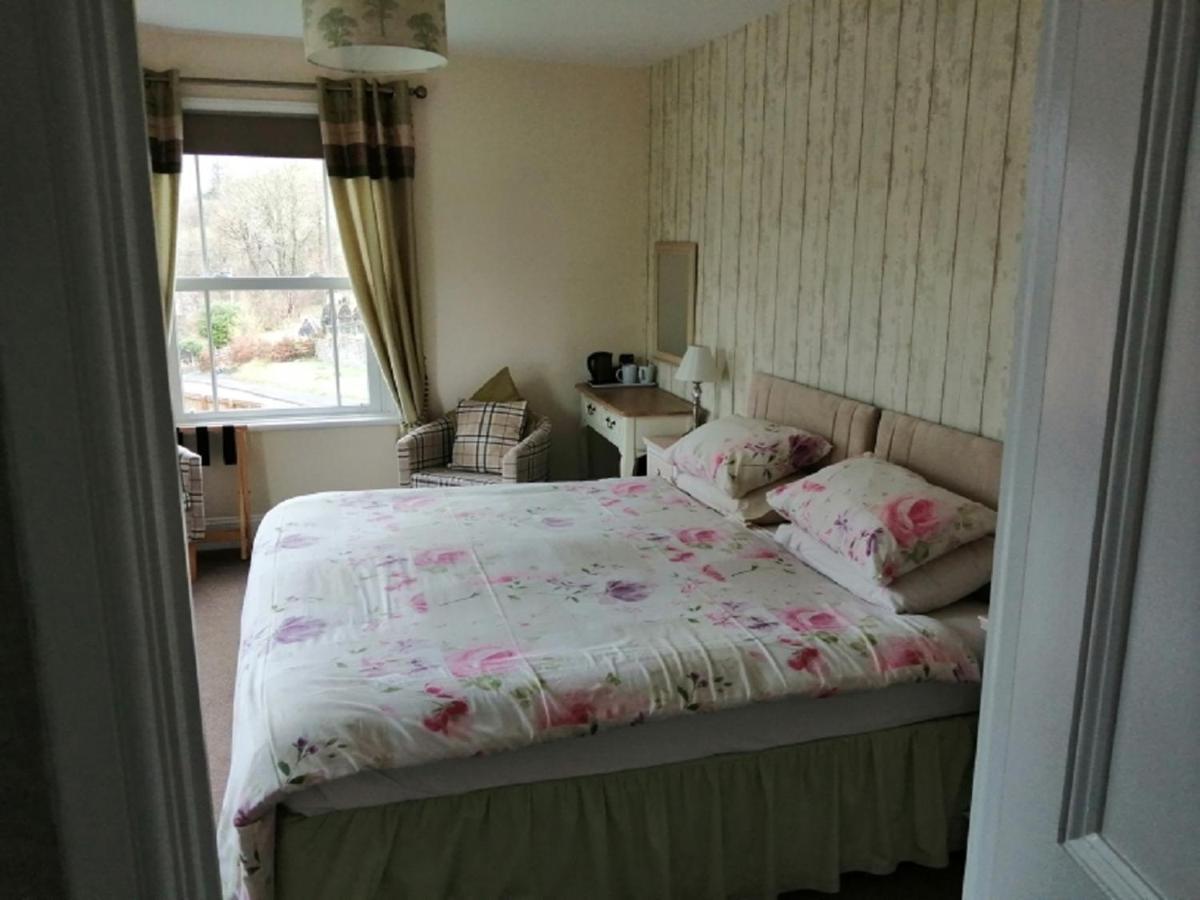 Llanbister Lion Hotel מראה חיצוני תמונה