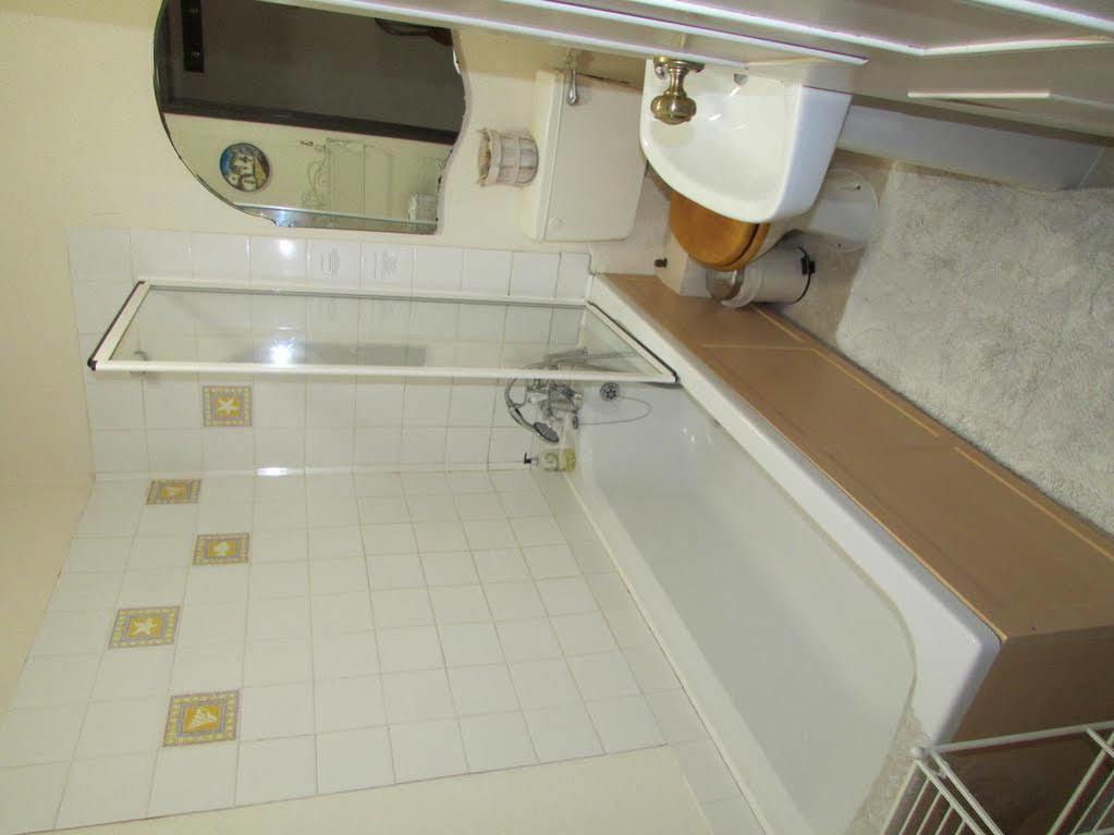 Llanbister Lion Hotel מראה חיצוני תמונה